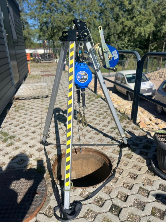 Zestaw ewakuacyjny Irudek KIT TRIP 10 (trójnóg TRIP1, wyciągarka TRN1, urządzenie 7,5 m), ATEX - zdjęcie 2