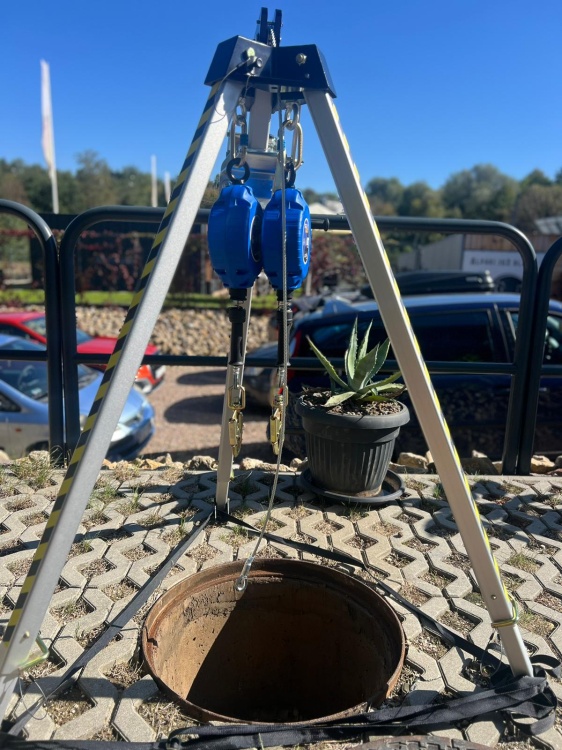 Zestaw ewakuacyjny Irudek KIT TRIP 10 (trójnóg TRIP1, wyciągarka TRN1, urządzenie 7,5 m), ATEX - zdjęcie 3